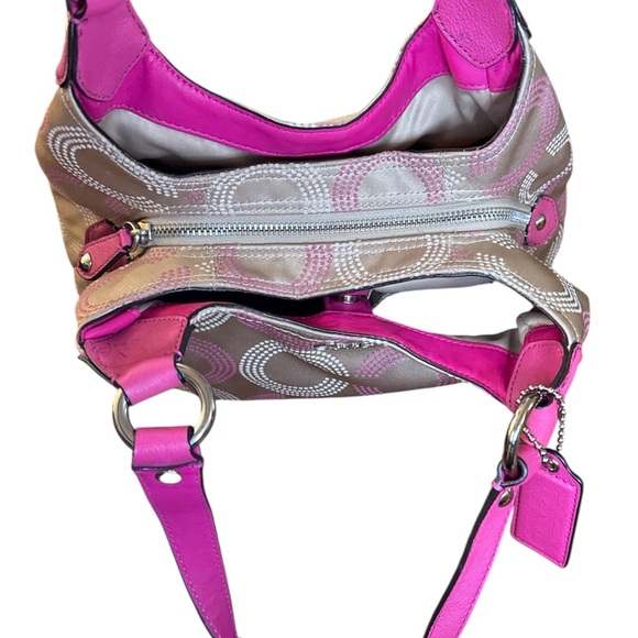 Coach Ashley Op Art Pink Handbag
Polka DotHobo Bag
(L)31.7cmx(H)29.5cmx(W)29.5cm - Picture 4 of 7